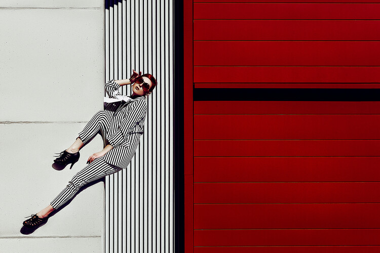 Levně Plakát, Obraz - Climbing High Fashion, Ruslan Bolgov (Axe), 40 × 26.7 cm