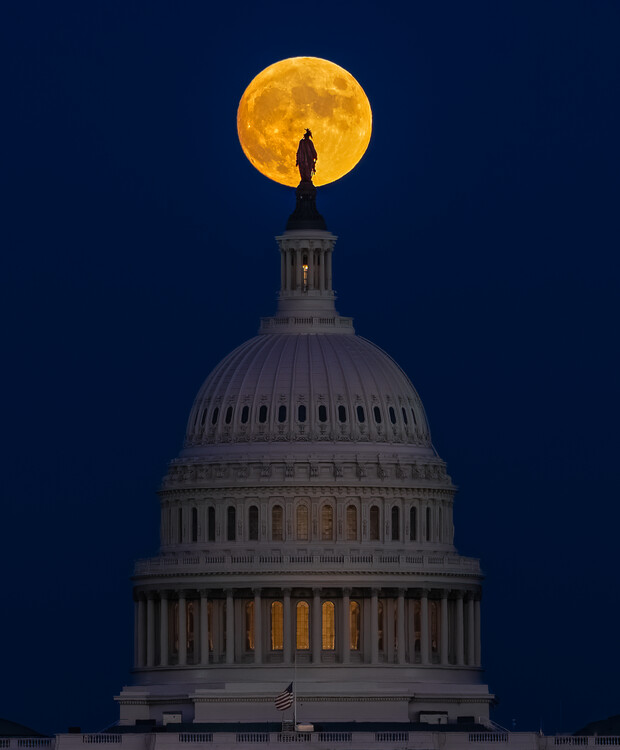 Poster Moon Rise at Washington Capital