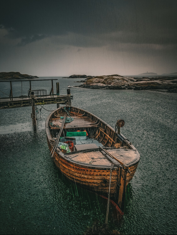 Poster Old fishingboat in the rain