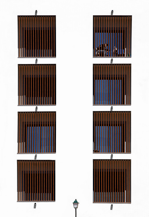 Plakat Between bars.