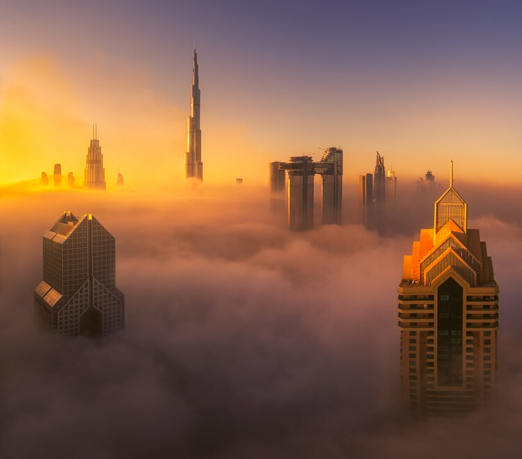 Poster Dubai foggy sunrise in the city A738873
