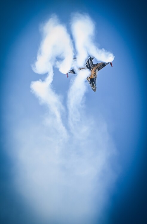 Poster F16 smoke art