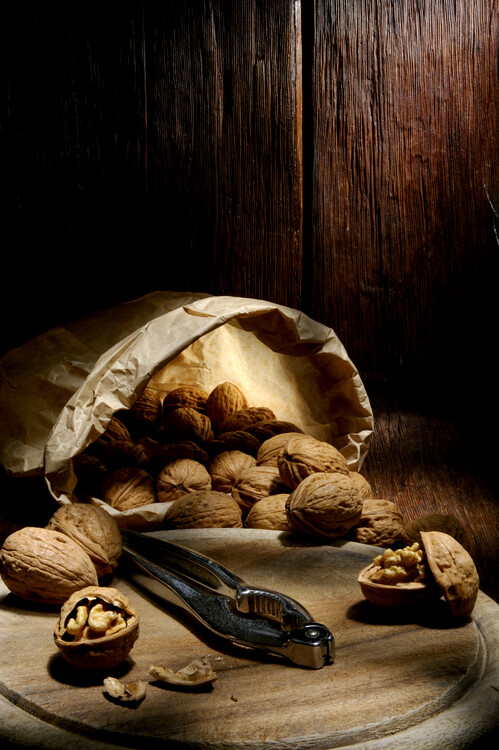 Plakát Bag of walnuts with cracker and board