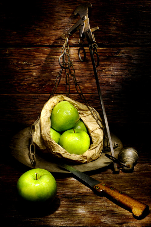 Plakát Apples on a vintage scales