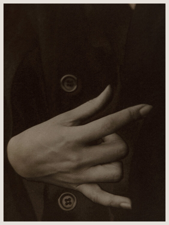 Poster Her Hand (Georgia O’Keeffe) - Alfred Stieglitz