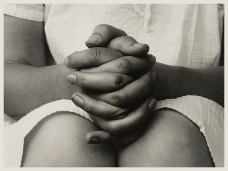 Poster Sitting, Waiting (Georgia O’Keeffe) - Alfred Stieglitz