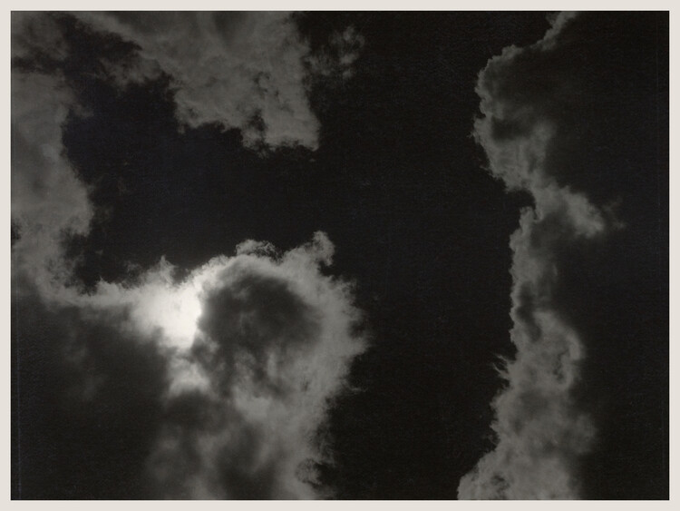 Poster Songs of the Sky (Portrait of Georgia) - Alfred Stieglitz