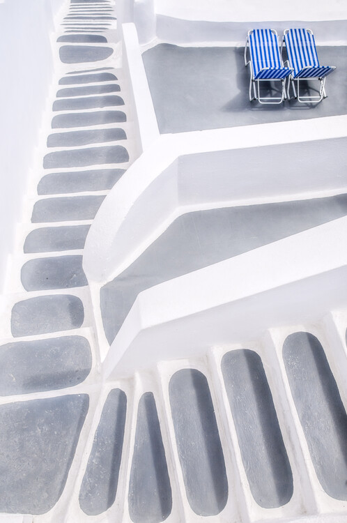 Poster steps and sun loungers