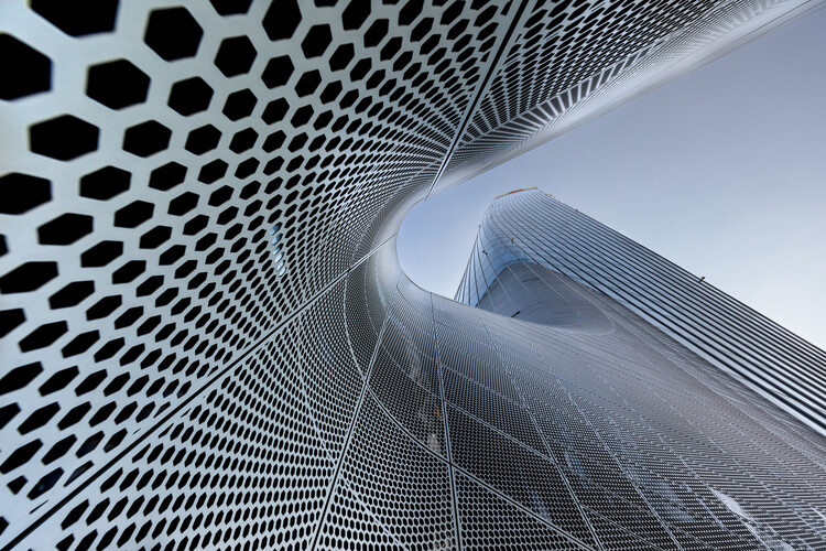 Poster Behind the qStortoq