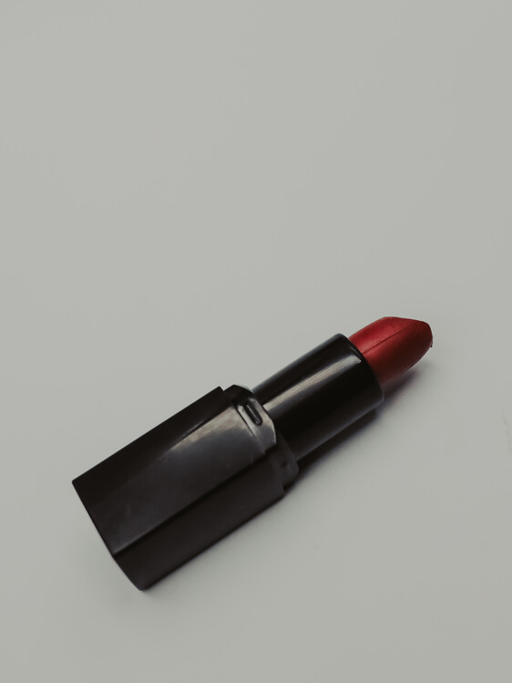 Poster minimalizm, szminka, aesthetic