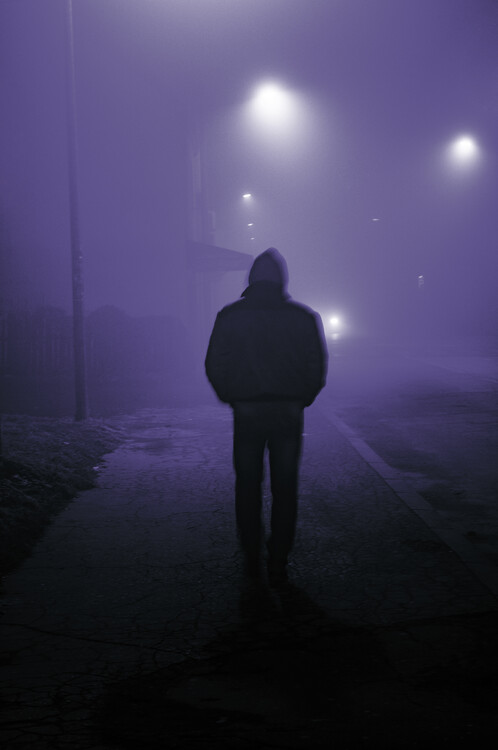 Poster Foggy City Night - Silhouette of a Young Man - Cold Evening