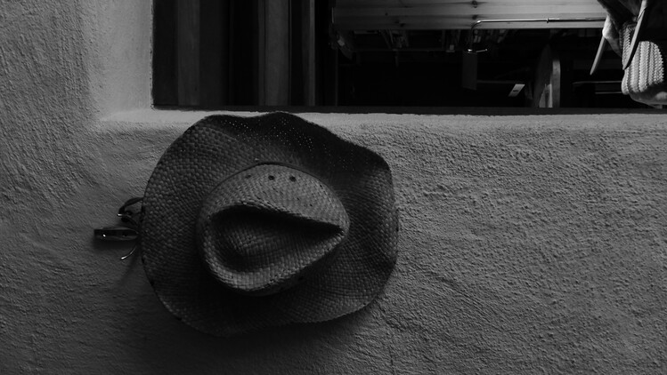 Poster A hat in France