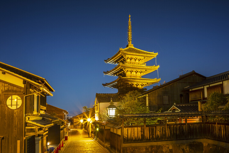 Poster Yasaka Pagoda in historic Kyoto in the evening