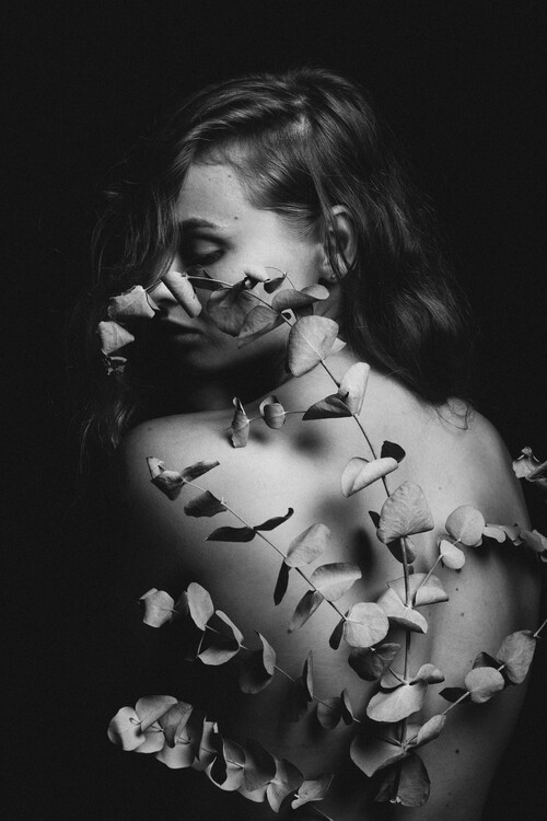 Poster Lady with leafs