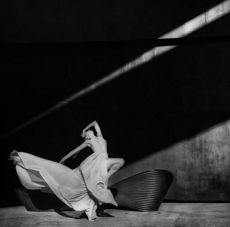 Poster Dancing with the light