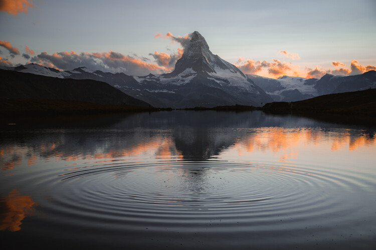 Poster Matterhorn during sunset at the lake