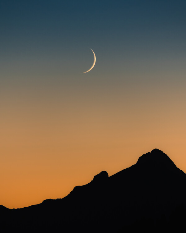 Poster The dusk over the mountains
