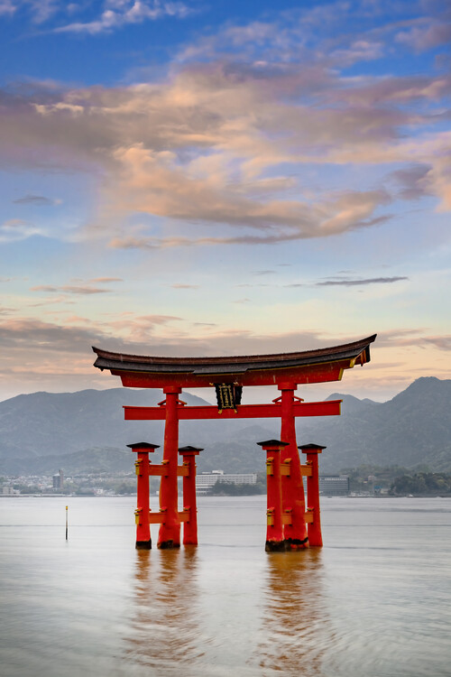 Плакат Torii of Itsukushima Shrine on Miyajima in the evening