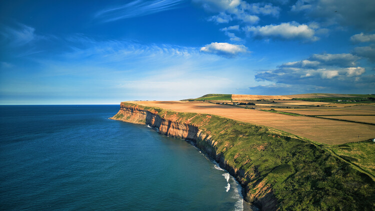 Плакат Scenic aerial view of the cliffs in Yorkshire