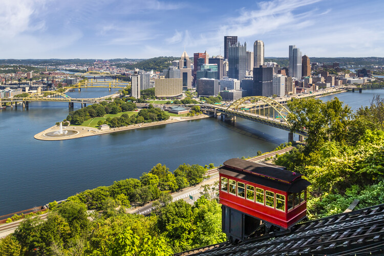 Juliste Impressive Pittsburgh Skyline with Duquesne Incline