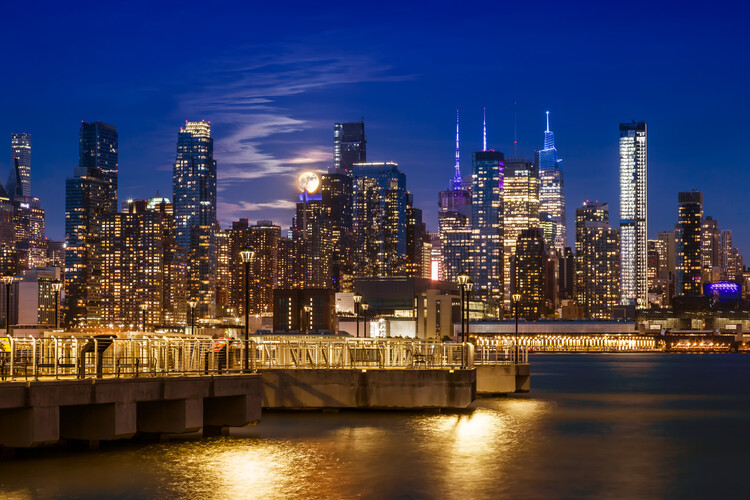 Poster Midtown Manhattan Skyline with Harvest Moon