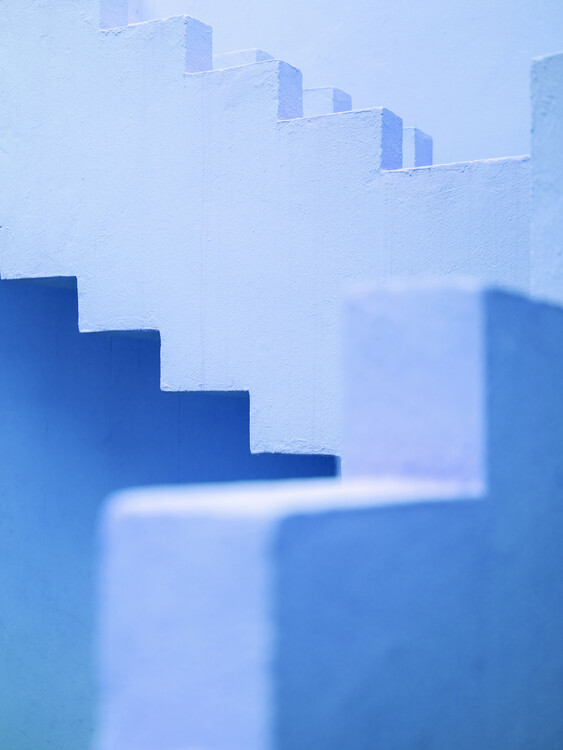 Levně Plakát, Obraz - Muralla Roja in blue, Raisa Zwart, 30 × 40 cm