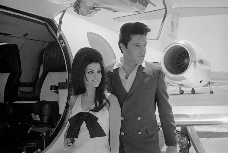 Poster Elvis and Priscilla Presley Posing near Airplane