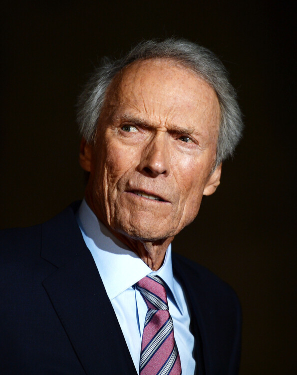 Canvas-taulu Clint Eastwood at Premiere Of Warner Bros. Pictures