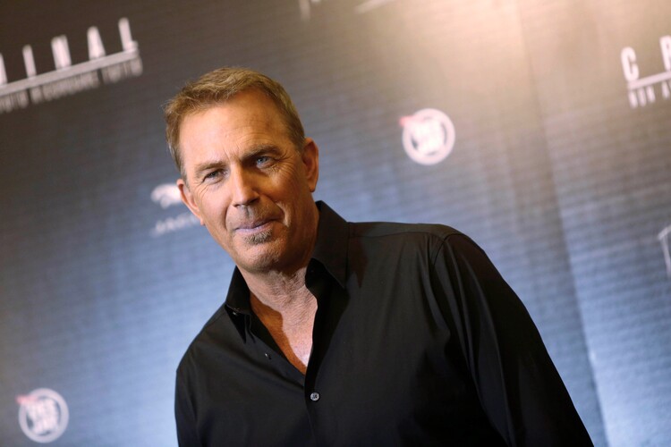Levně Plakát, Obraz - Kevin Costner in Rome for 'Criminal' premiere, 40 × 26.7 cm