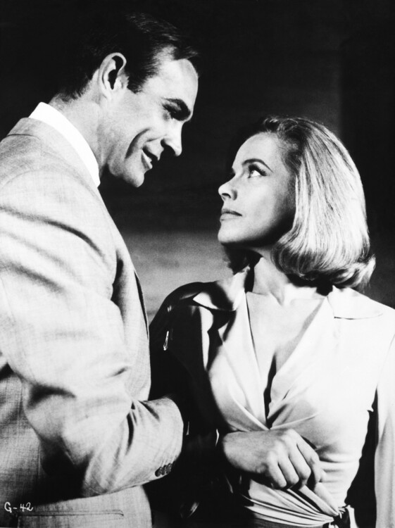 Canvas Print Sean Connery And Pussy Galore In