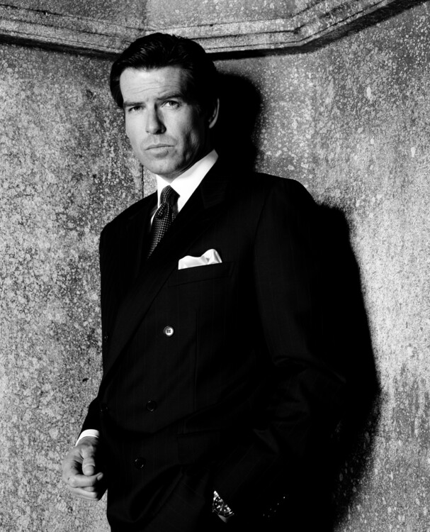 Плакат Pierce Brosnan as James Bond in 'GoldenEye'