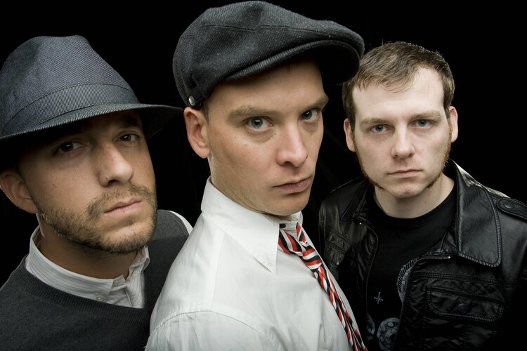 Levně Plakát, Obraz - Alkaline Trio Posed Portraits, 40 × 26.7 cm