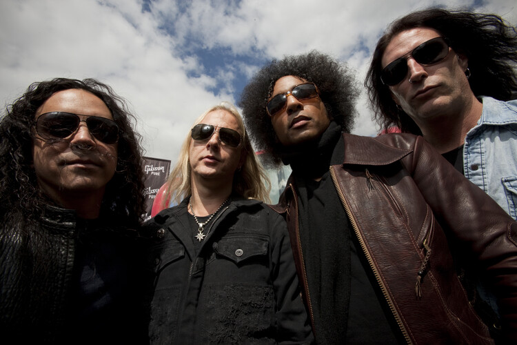 Poster Alice in Chains pose during a