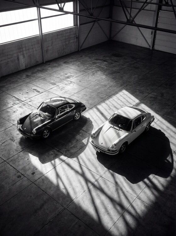 Плакат Sleek silhouettes of two classic Porsche 911s