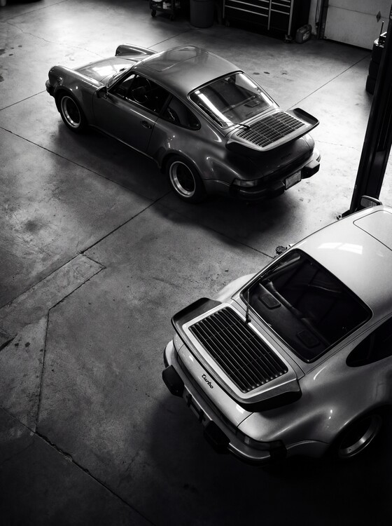 Плакат Porsche 911s tribute to automotive engineering and design.