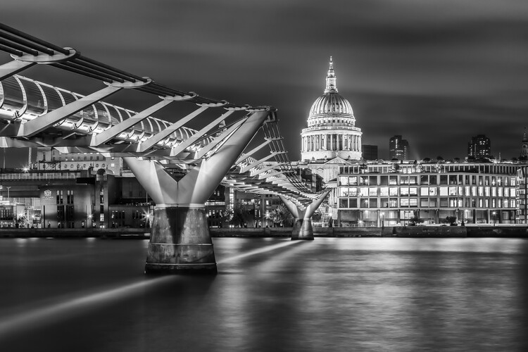 Poster LONDON St. Paul's in the glow of lights - monochrome