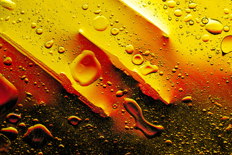 Плакат Golden Liquid Abstract: A Dance of Color and Texture