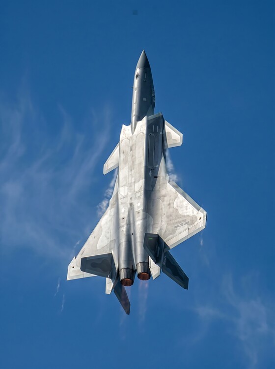 Plakat Chengdu J-20: Fifth-Generation Air Superiority