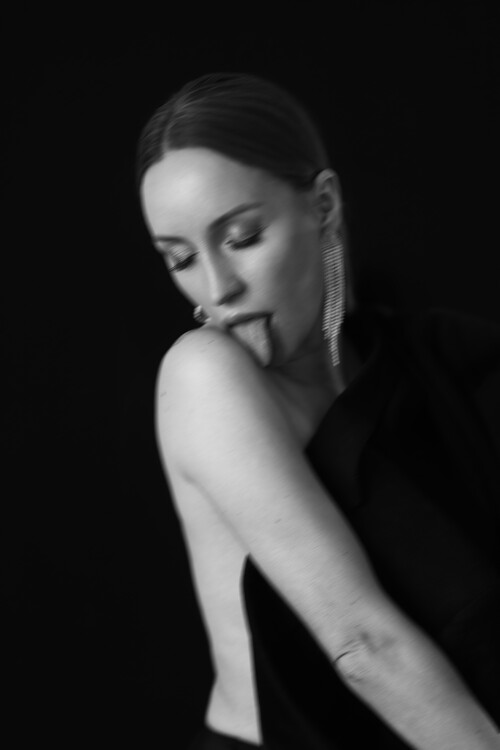 Poster Stylish Kiss YSL Model Poster