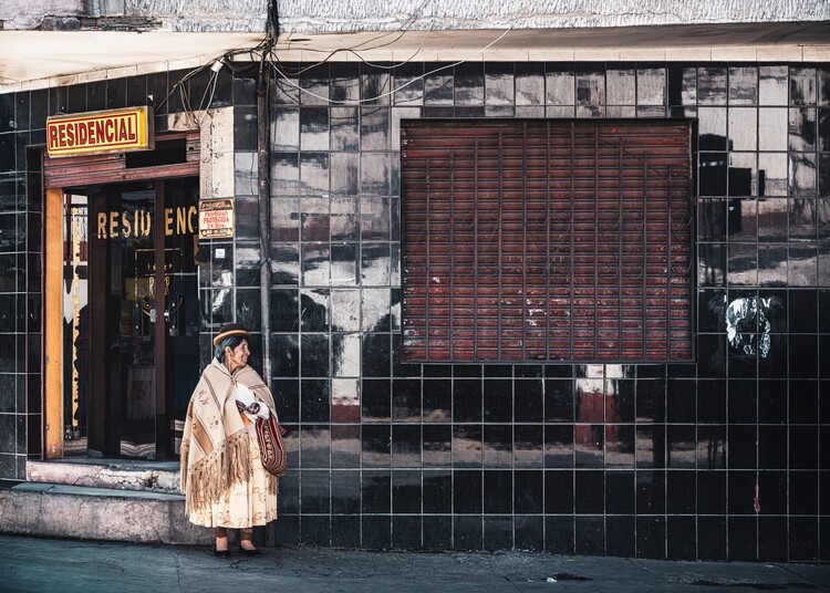 Levně Plakát, Obraz - Traditional Woman City Street, Marco Tagliarino, 40 × 30 cm