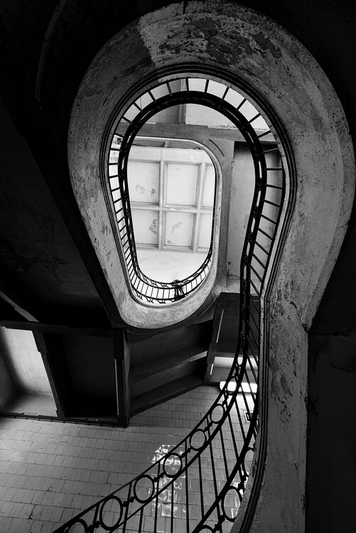 Levně Plakát, Obraz - Grand Spiral Staircase, Jorge Pimenta, 26.7 × 40 cm