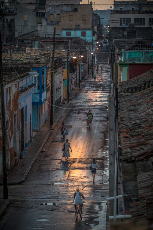 Levně Plakát, Obraz - Cuban Evening Street Glow, Marco Tagliarino, 26.7 × 40 cm
