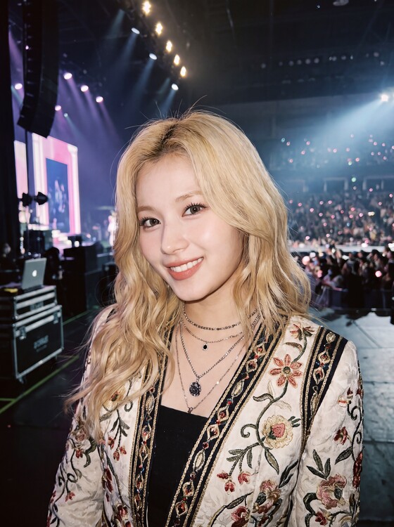 Плакат Sana Minatozaki: Radiance Under the Arena Lights