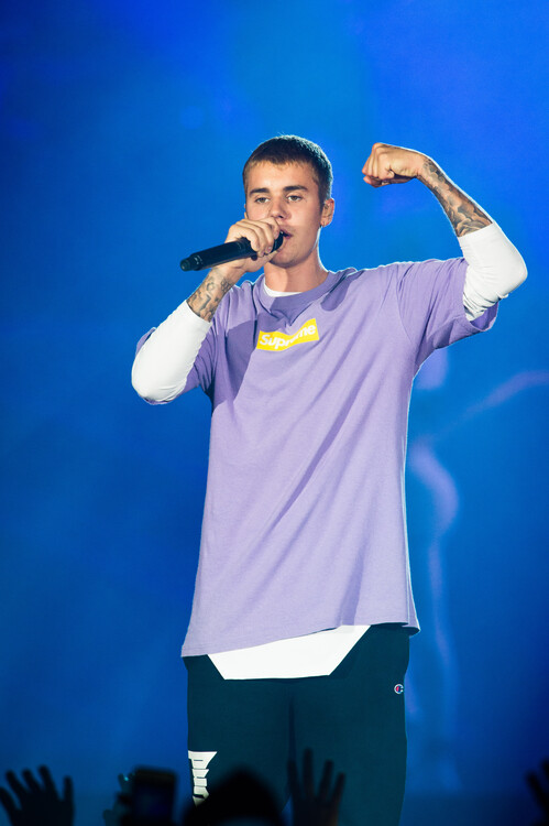 Plakát Justin Bieber Performs At AccorHotels Arena