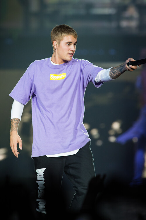 Plakát Justin Bieber Performs At AccorHotels Arena