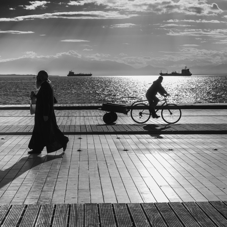 Levně Plakát, Obraz - Strolling Around, George Digalakis, 40 × 40 cm