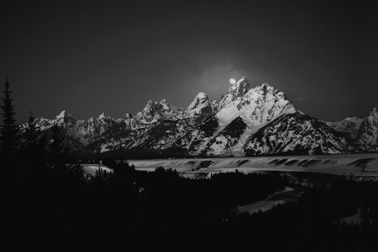 Canvas Print Full Moon Sets in the Teton Mountain Range