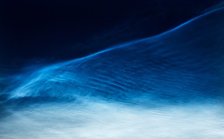 Canvas Print Cirrus clouds at midnight