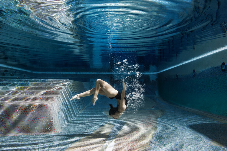 Canvas Print Swimming Inside