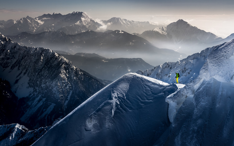 Poster Silent Moments before Descent